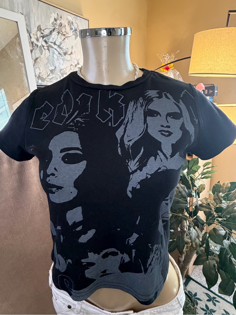 Edikted Black Baby Tee - Small - Graphic Tee -
Crop Top